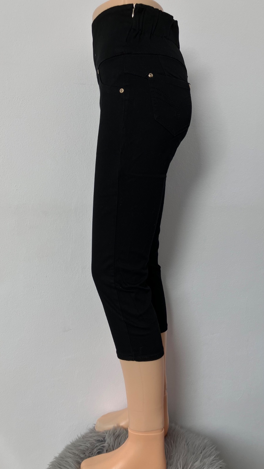 Čierne krátke nohavice s vysokým pásom Avon