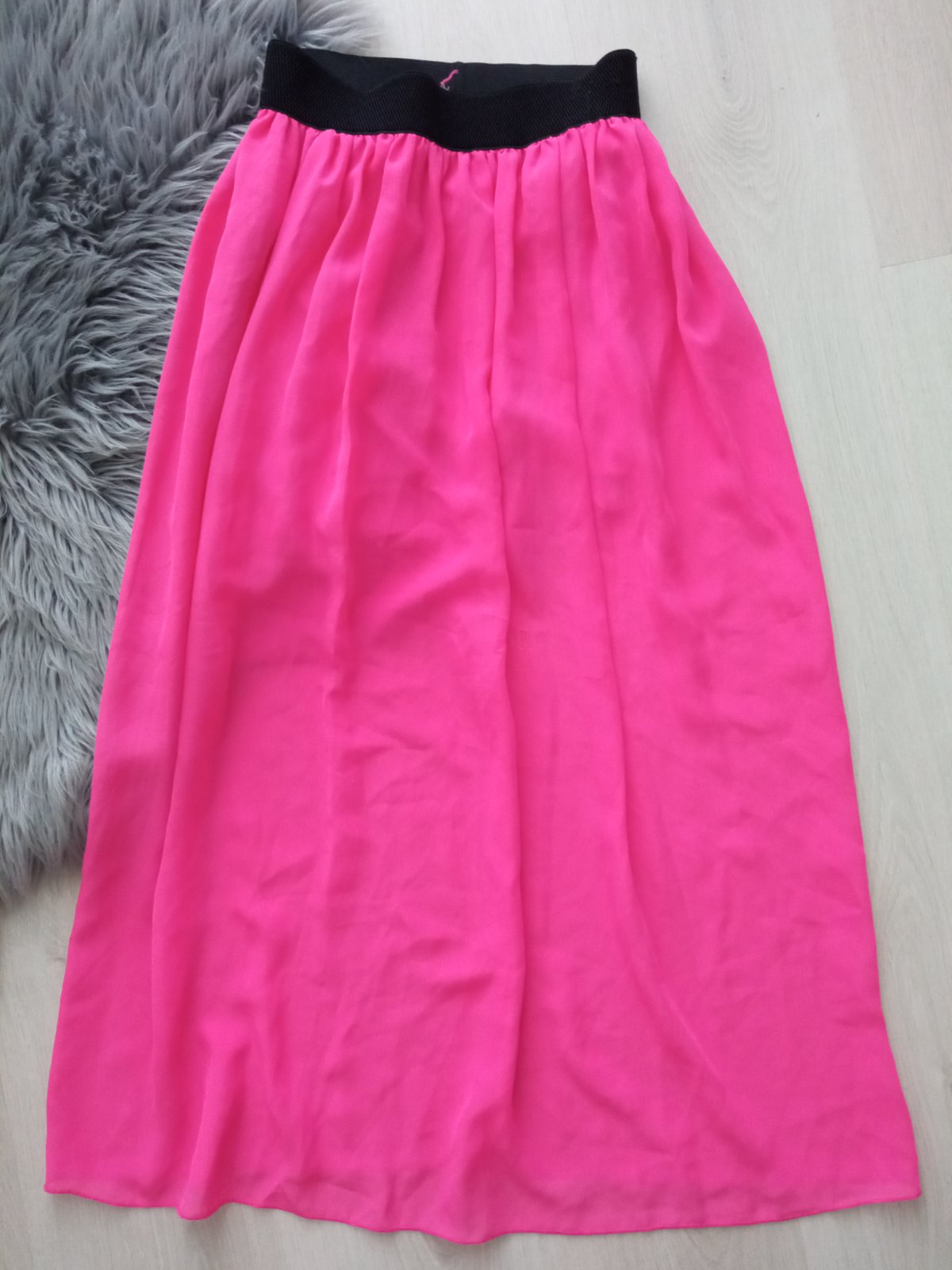 Neonovo-ružová sukňa