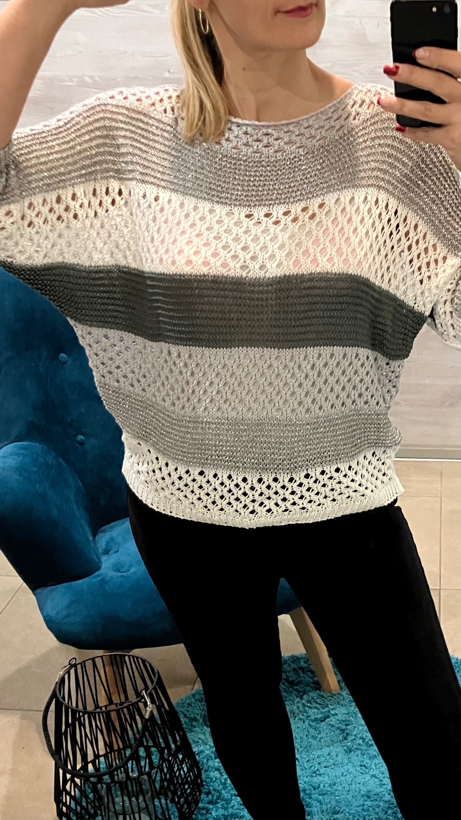 Pásikavý háčkovaný sveter s trojštvrťovým rukávom