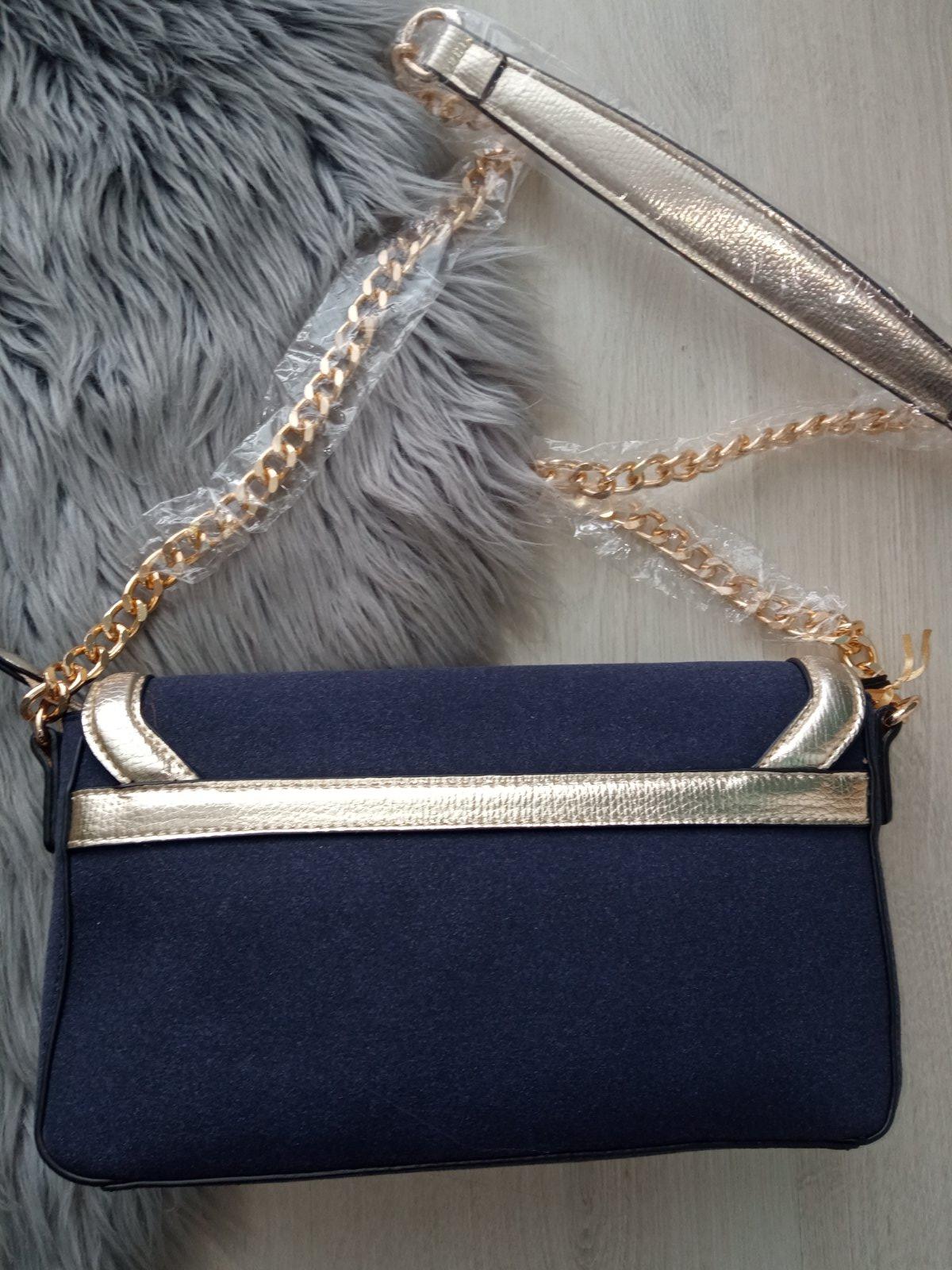 Tmavomodrá kabelka so zlatou retiazkou Paris Hilton Blue Anastacia