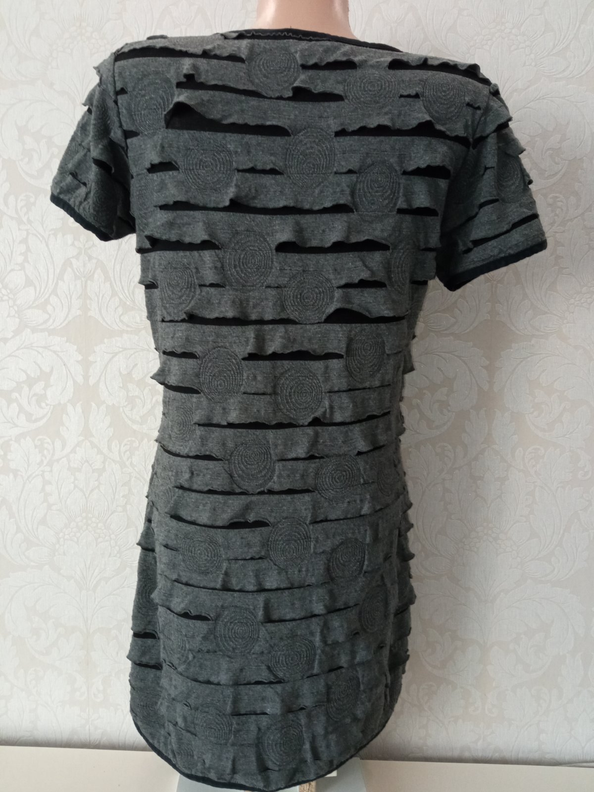 Sivo-čierne roztrhané šaty (S)