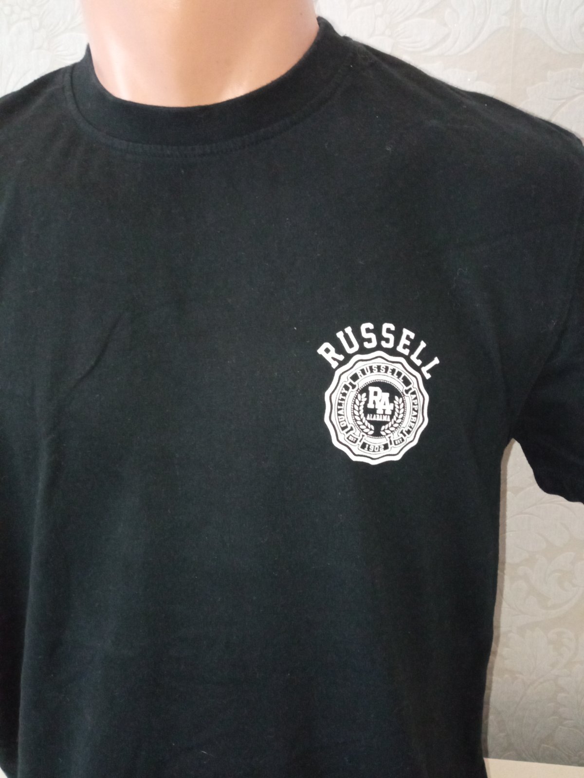 Čierne tričko krátky rukáv s potlačou Russell (S)