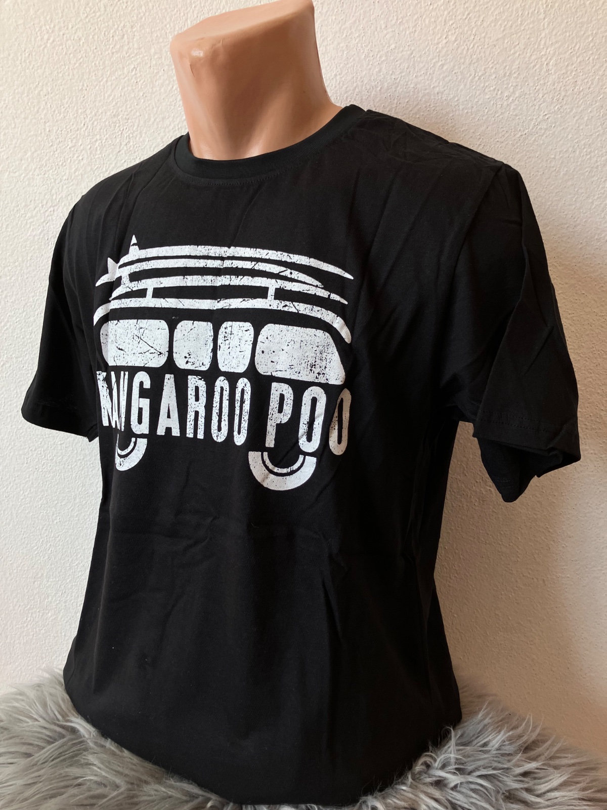 Pánske čierne tričko s potlačou Kangaroo (M)