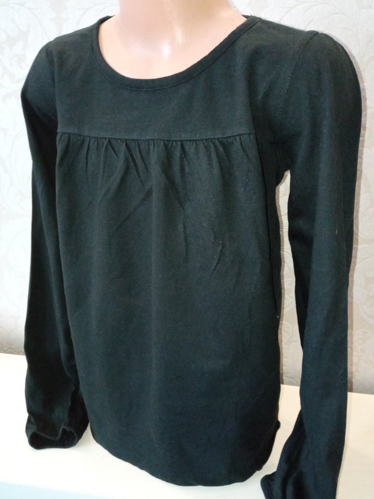 Čierne tričko s riasením (134-140)