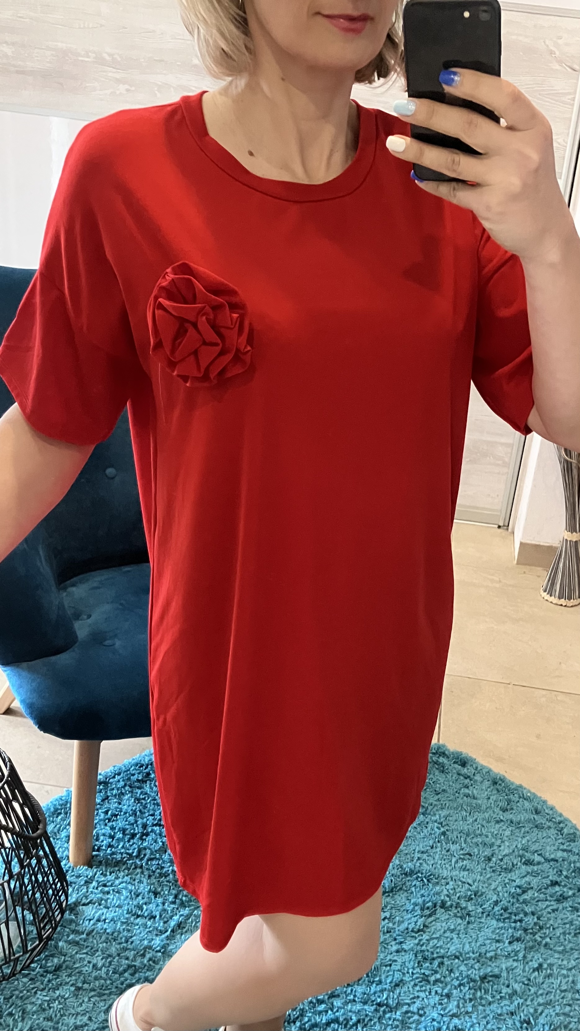 Šaty s brošňou červené