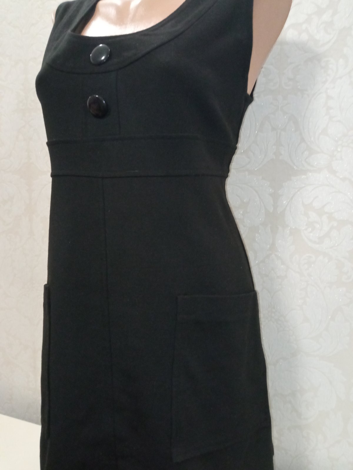 Čierne šaty s gombíkmi a vreckami F&F (12)