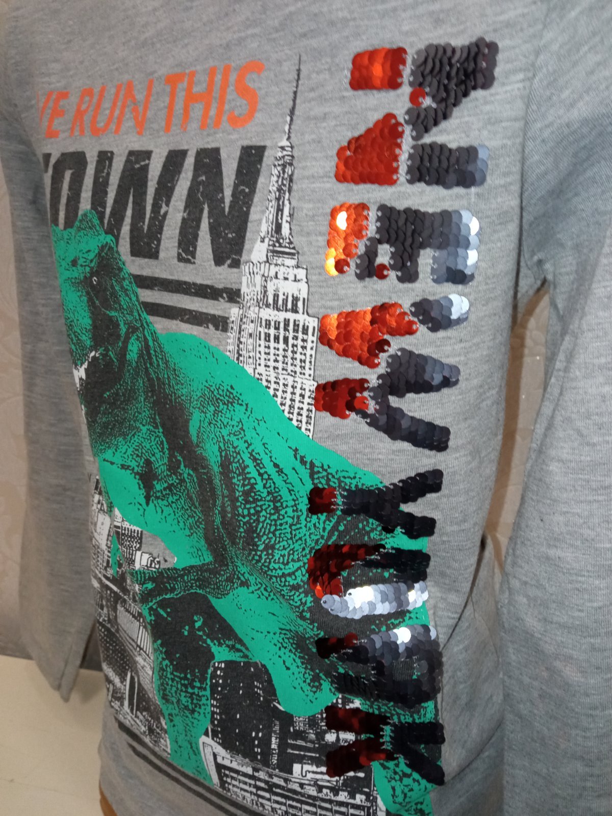 Sivé tričko s flitrami a dinosaurom H&M (6-8r.)