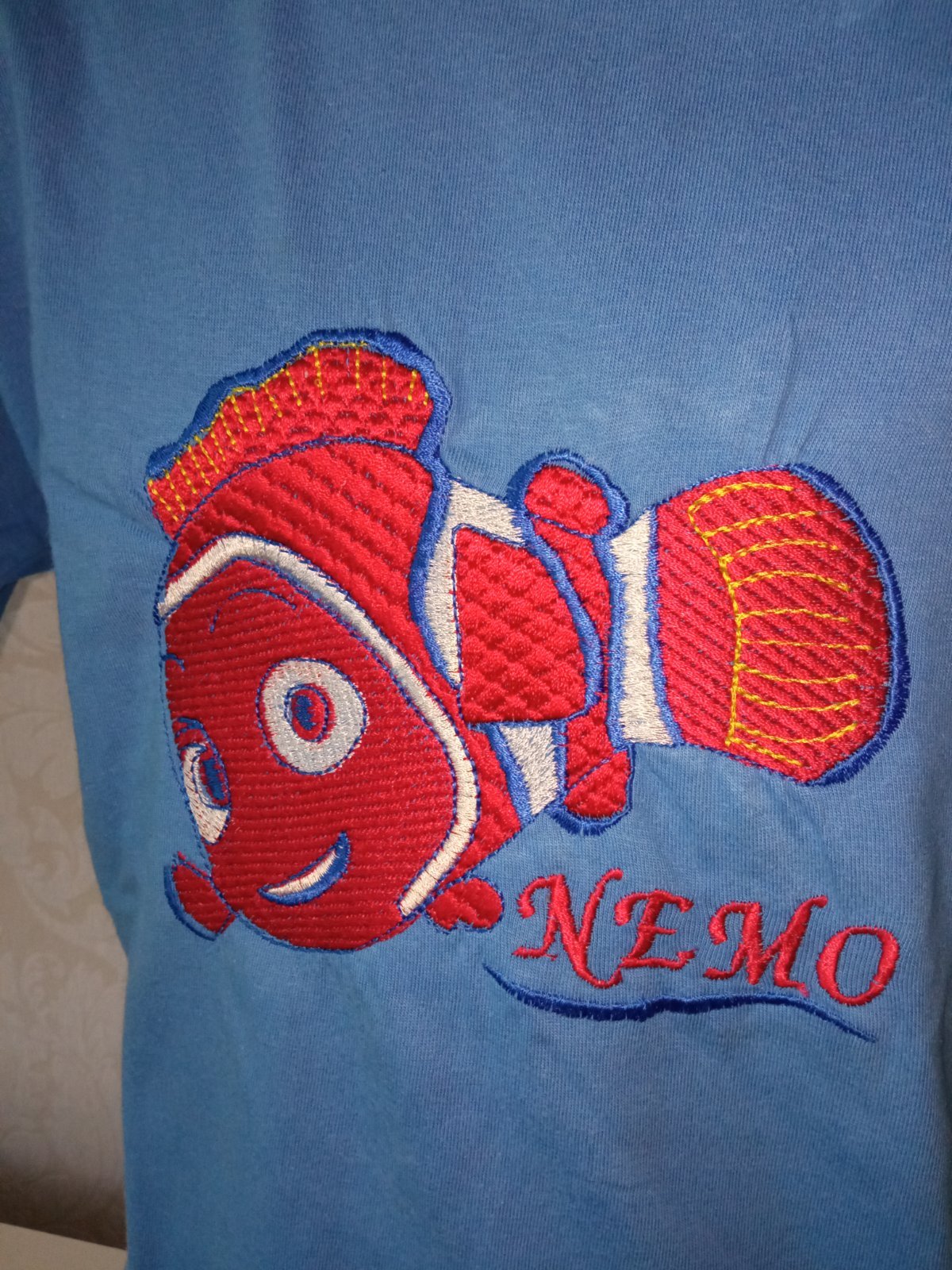 Modré tričko s vyšívaným vzorom Nemo (10 r.)