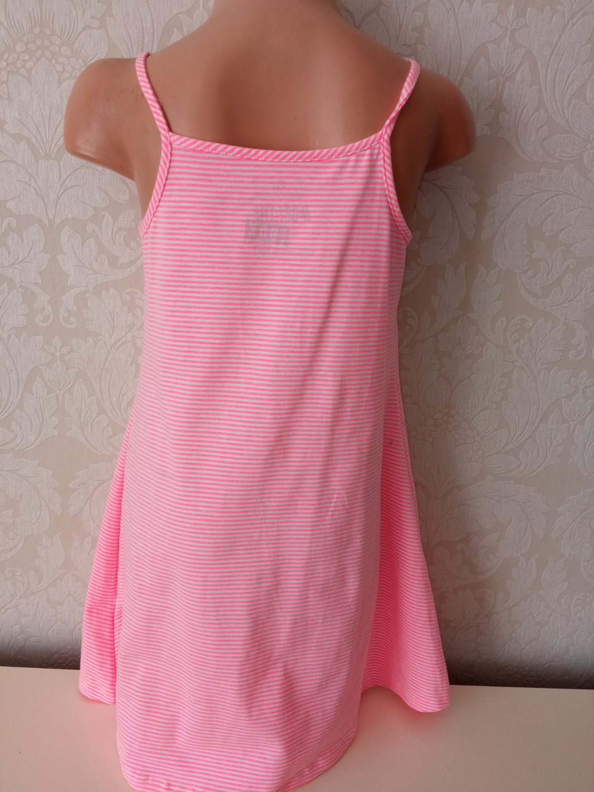 Ružovo-biele pásikavé letné šaty (128)