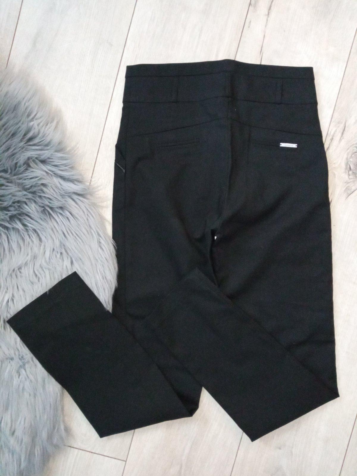 Čierne elegantné nohavice (36)