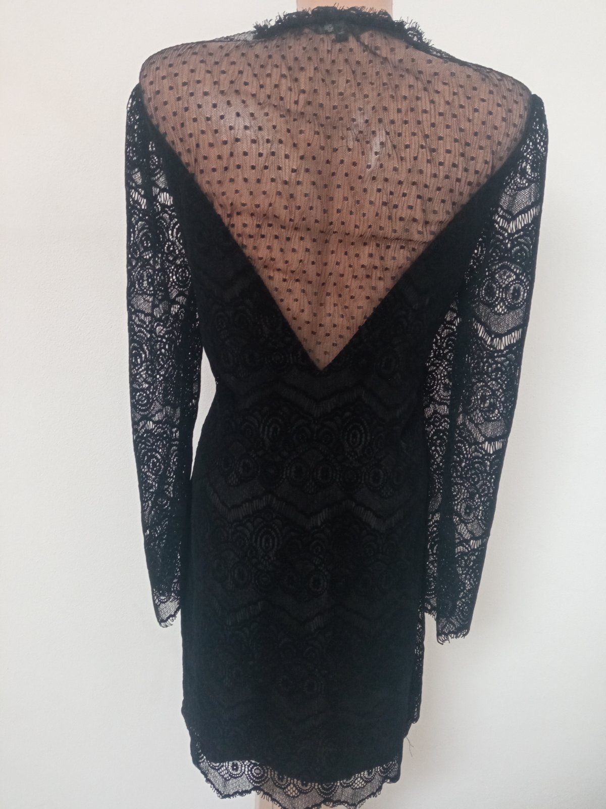 Čierne elegantné čipkované šaty Next (40)