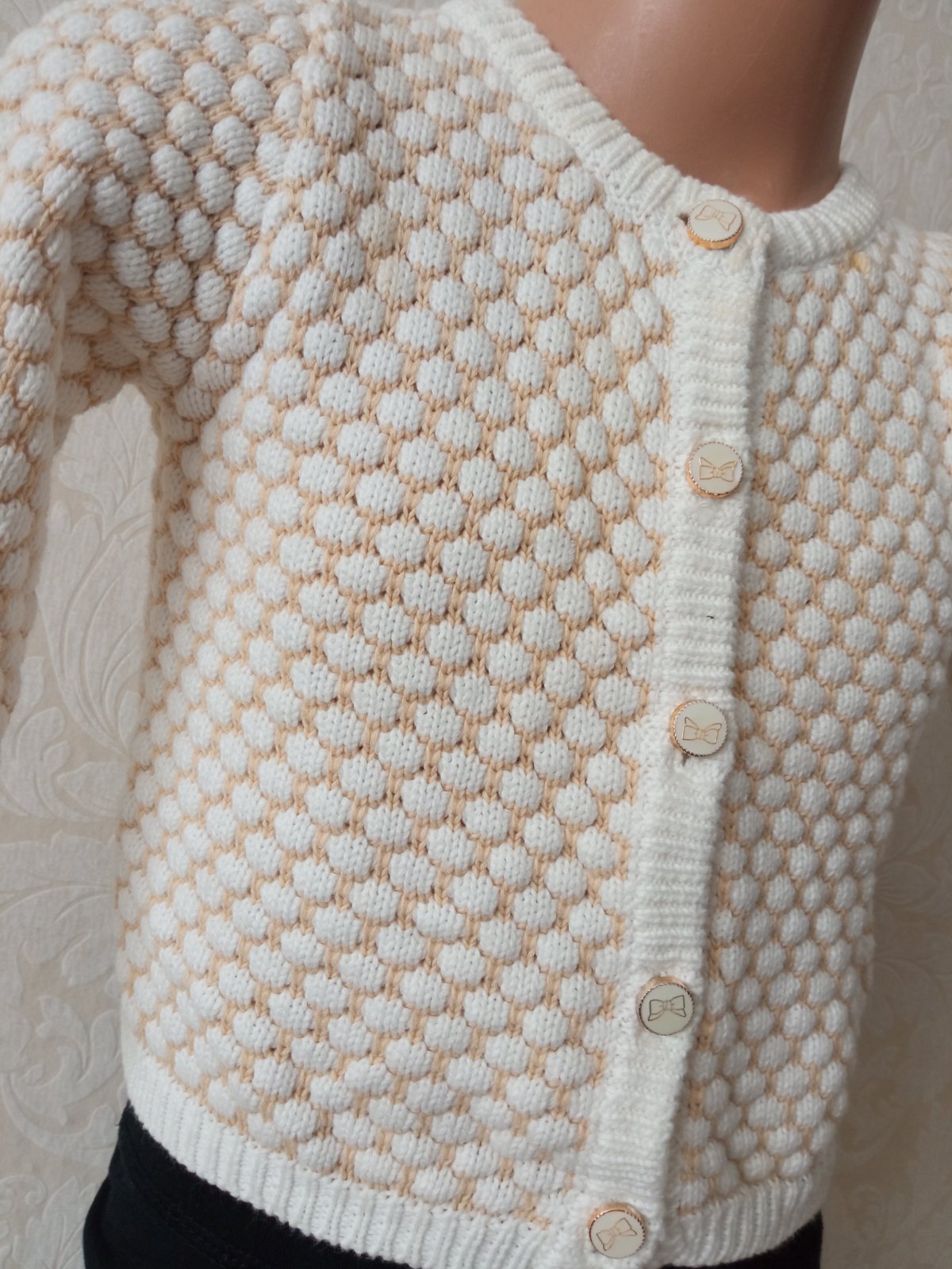 Bielo-béžový sveter (80)