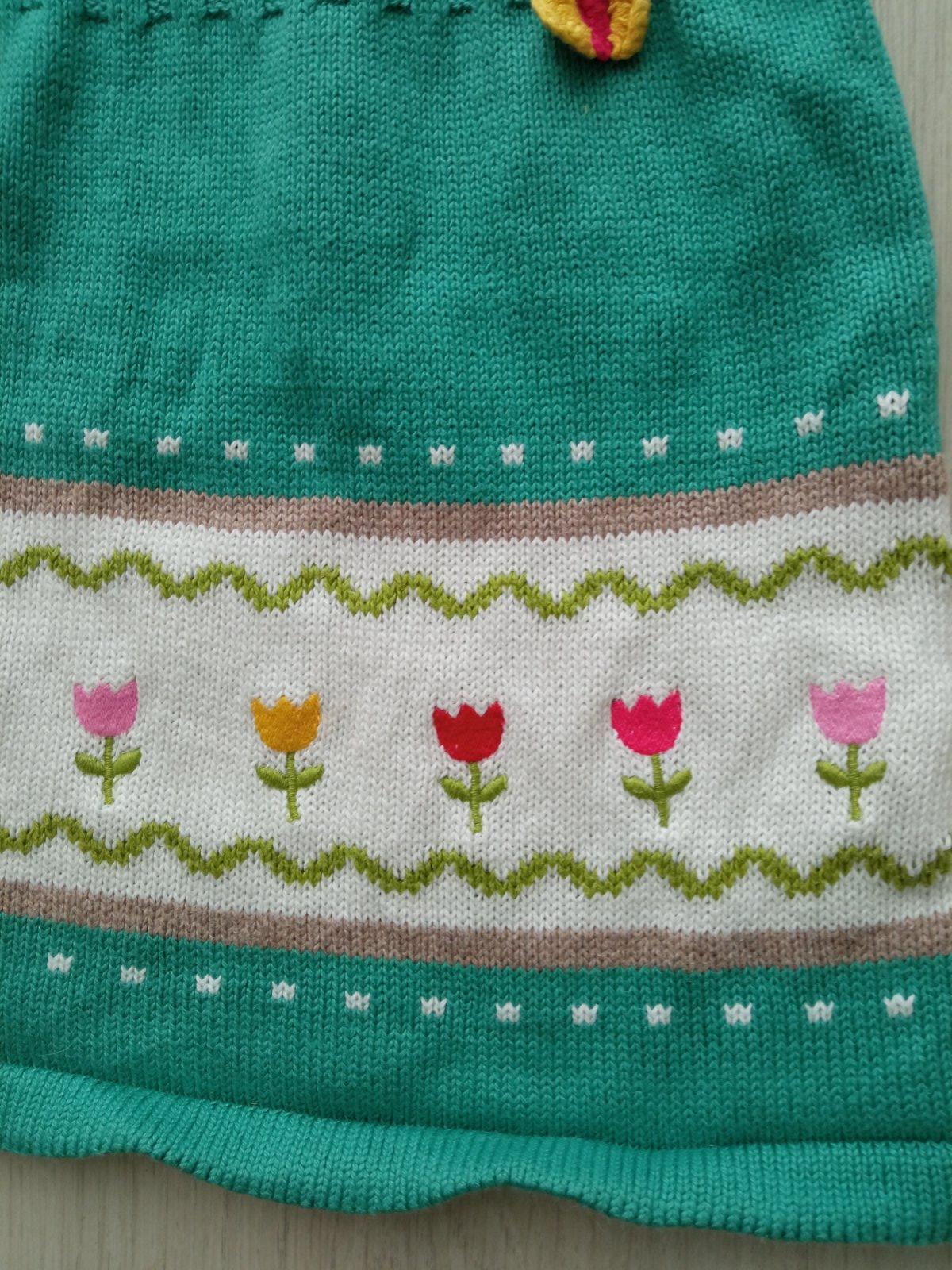Zelené pletené šaty s kvetmi (80)
