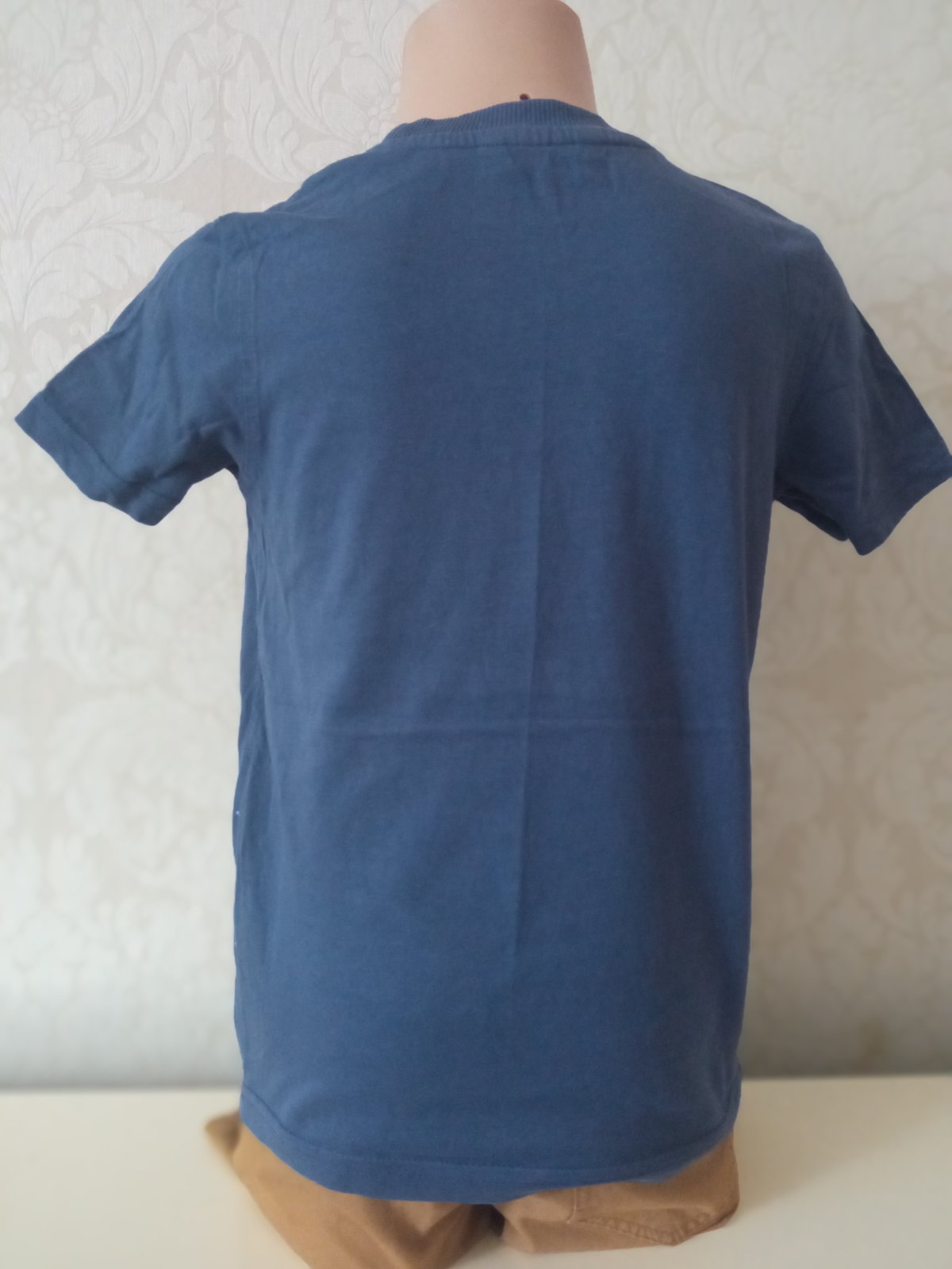 Modré tričko s nápismi (5-6r.)