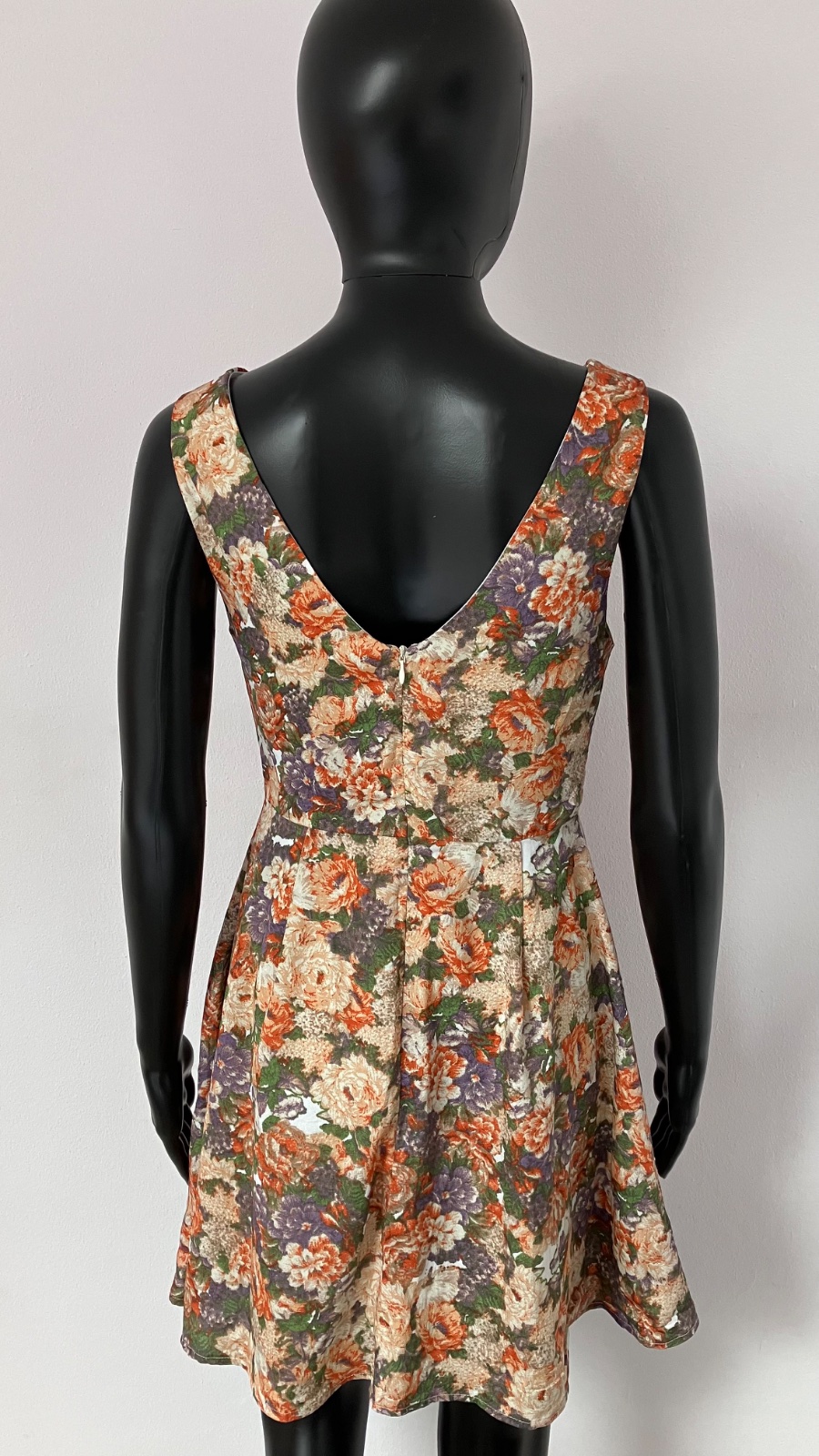 Kvetované letné šaty na široké ramienka (S)
