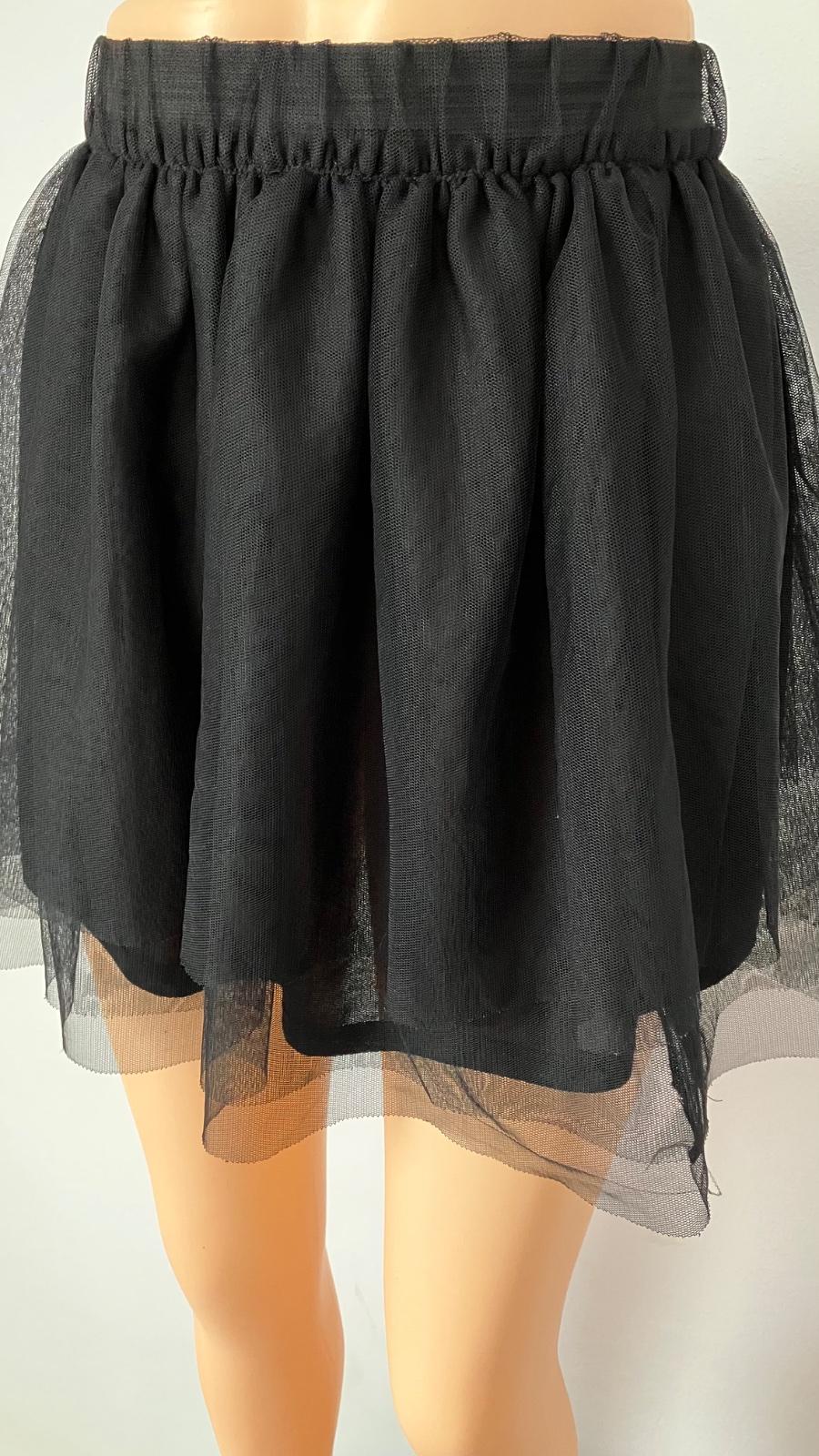 Čierna tylová sukňa (S)