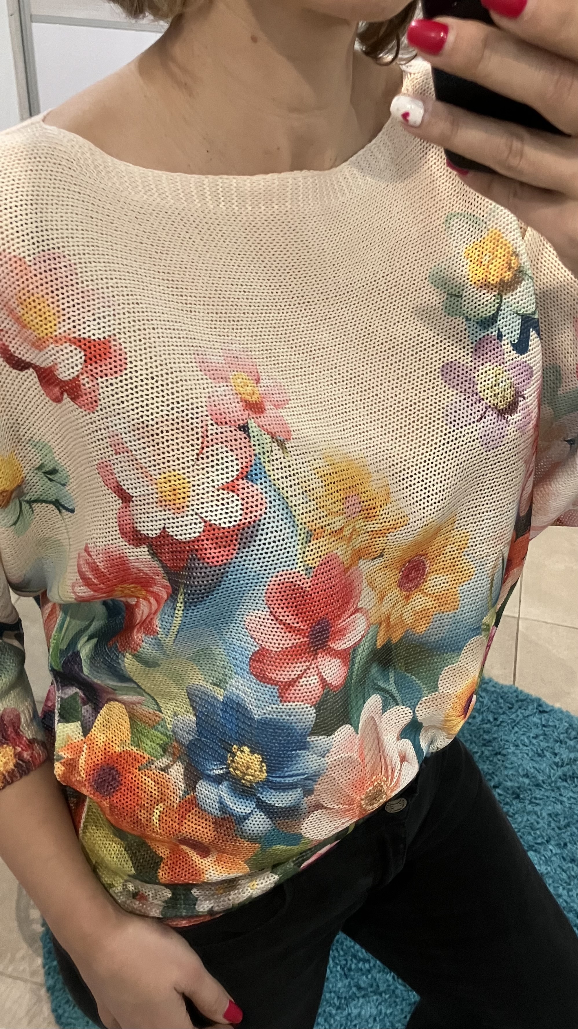 Dámske ležerné kvetované svetrové tričko