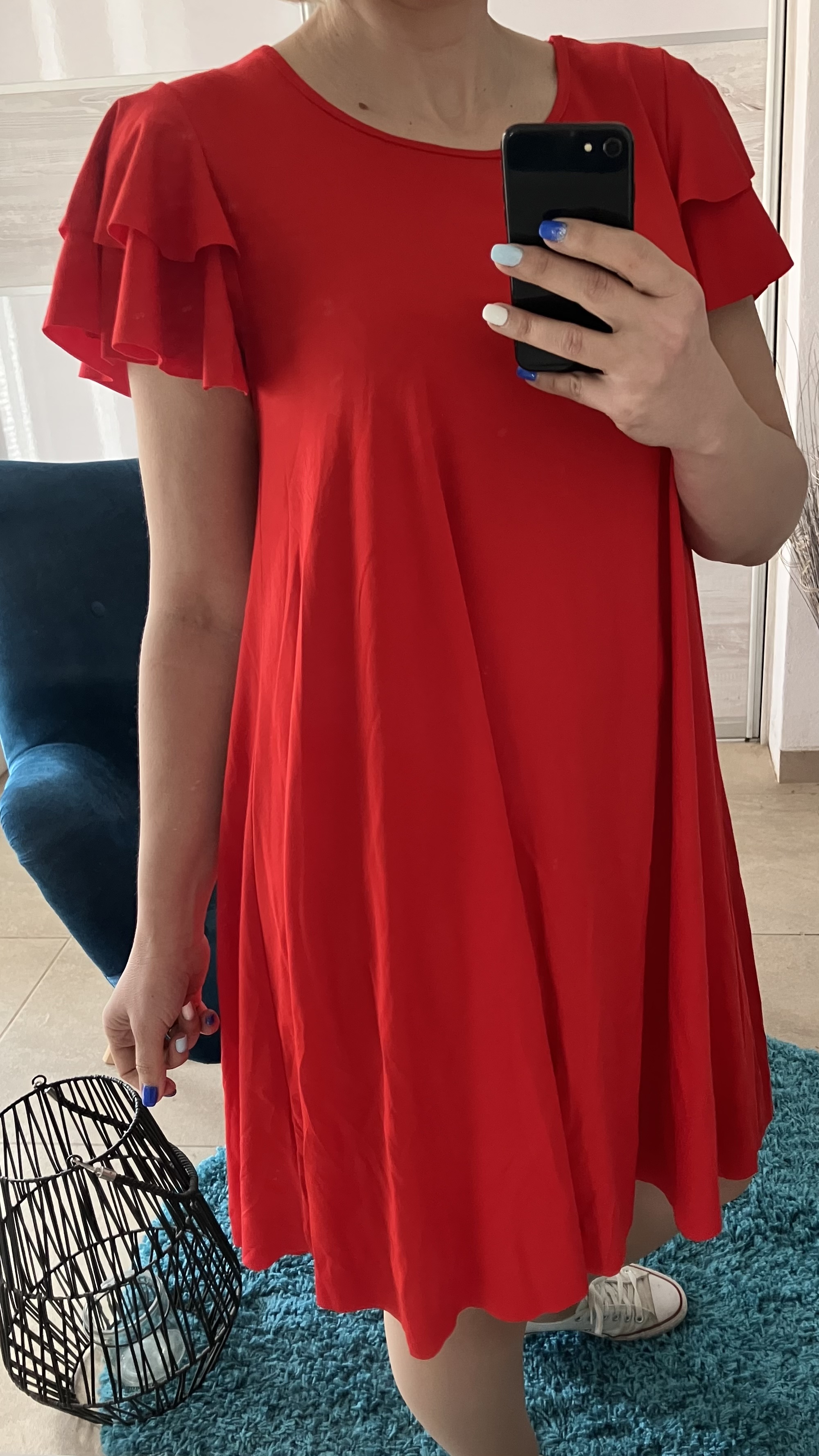 Šaty s volánovým rukávom červené
