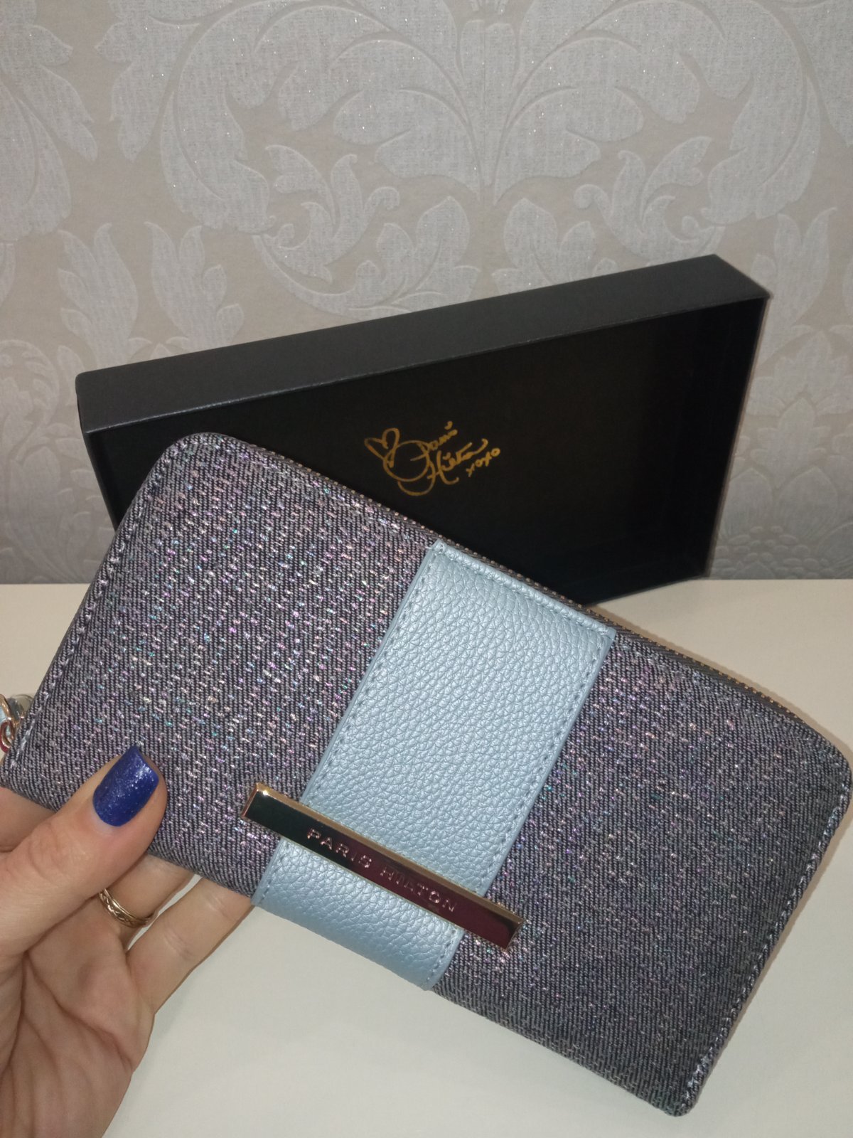 Modro-sivá peňaženka Paris Hilton