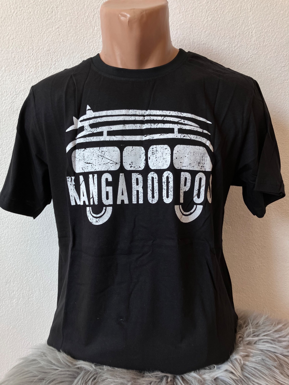 Čierne tričko s potlačou Kangaroo (M)