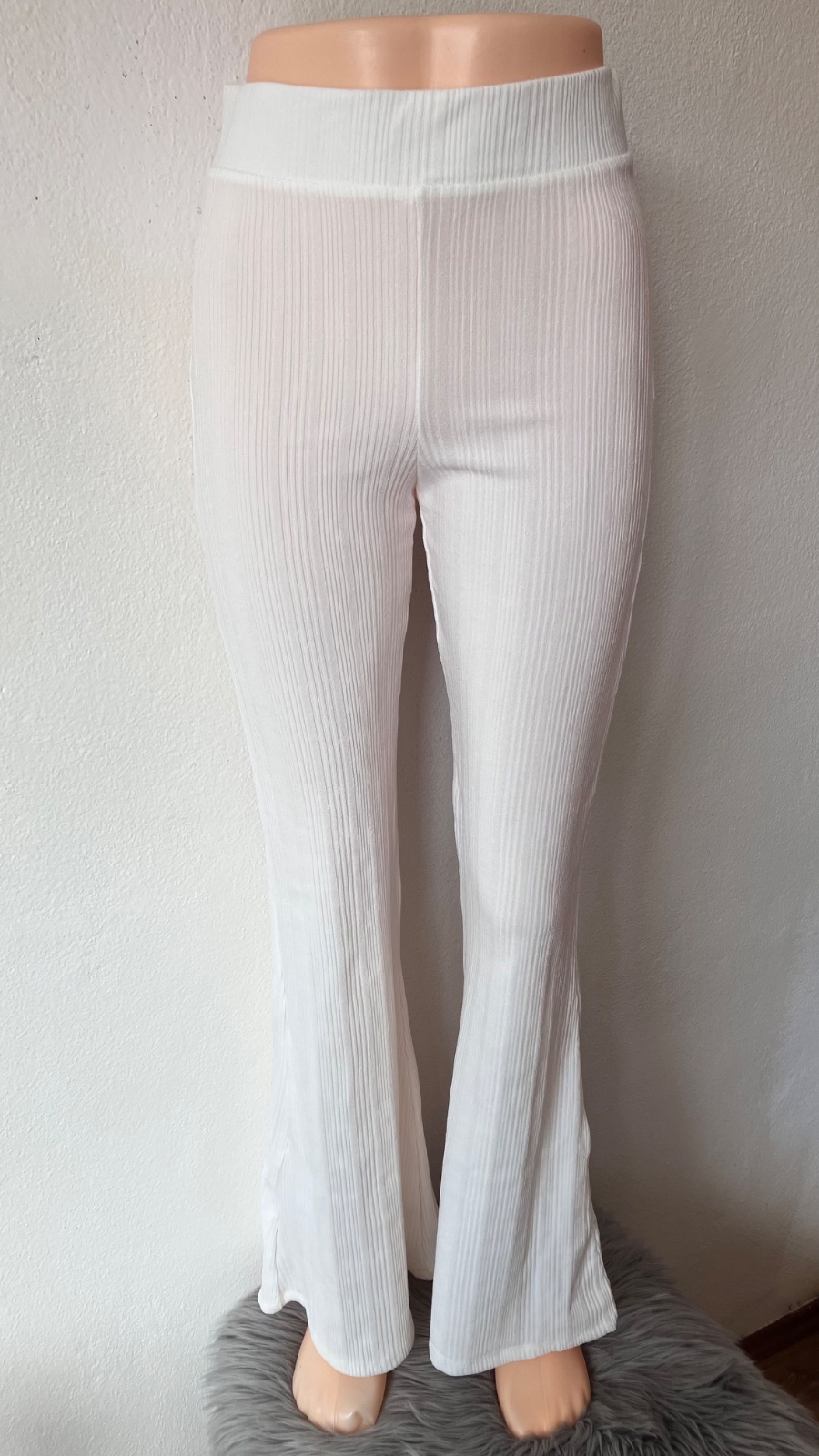 Dámske vrúbkované legíny Bershka (L/30)