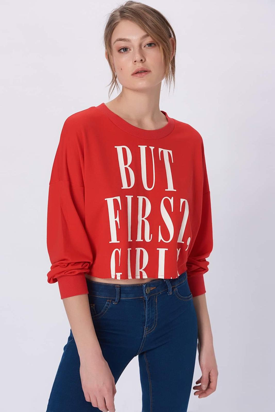 Červená crop mikina s nápisom Bershka (S)