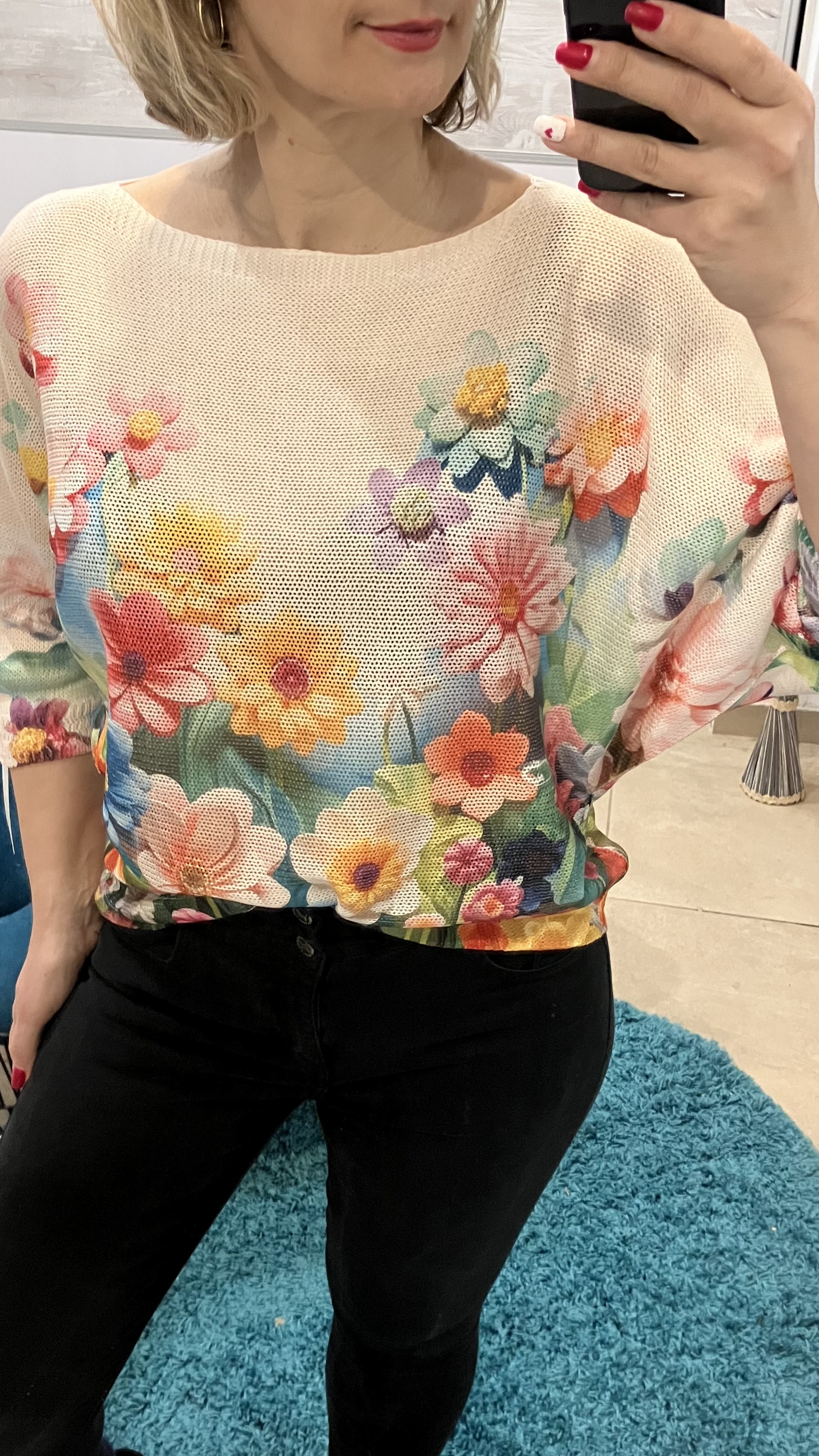Dámske ležerné kvetované svetrové tričko