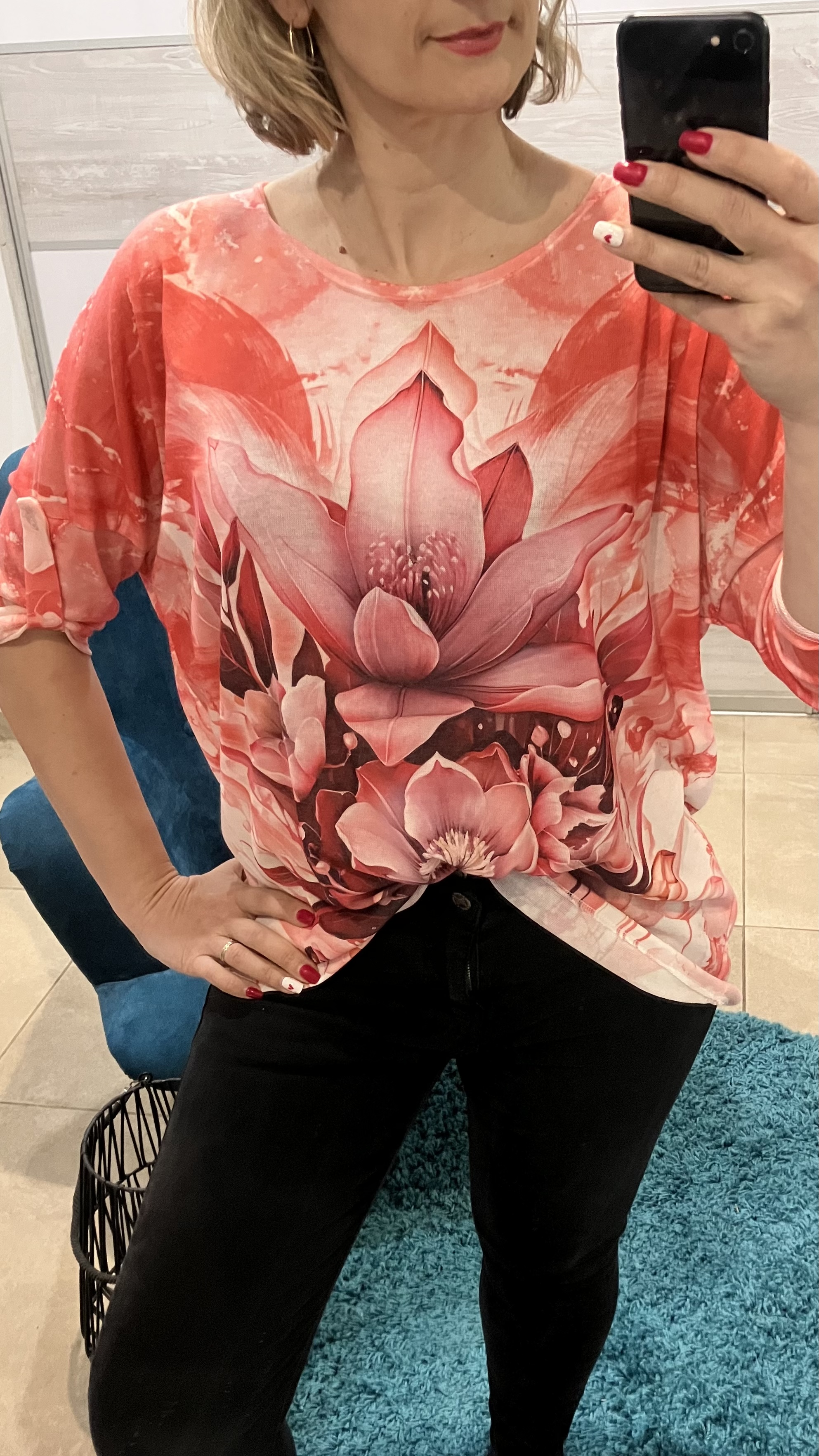 Kvetované oversize svetrové tričko