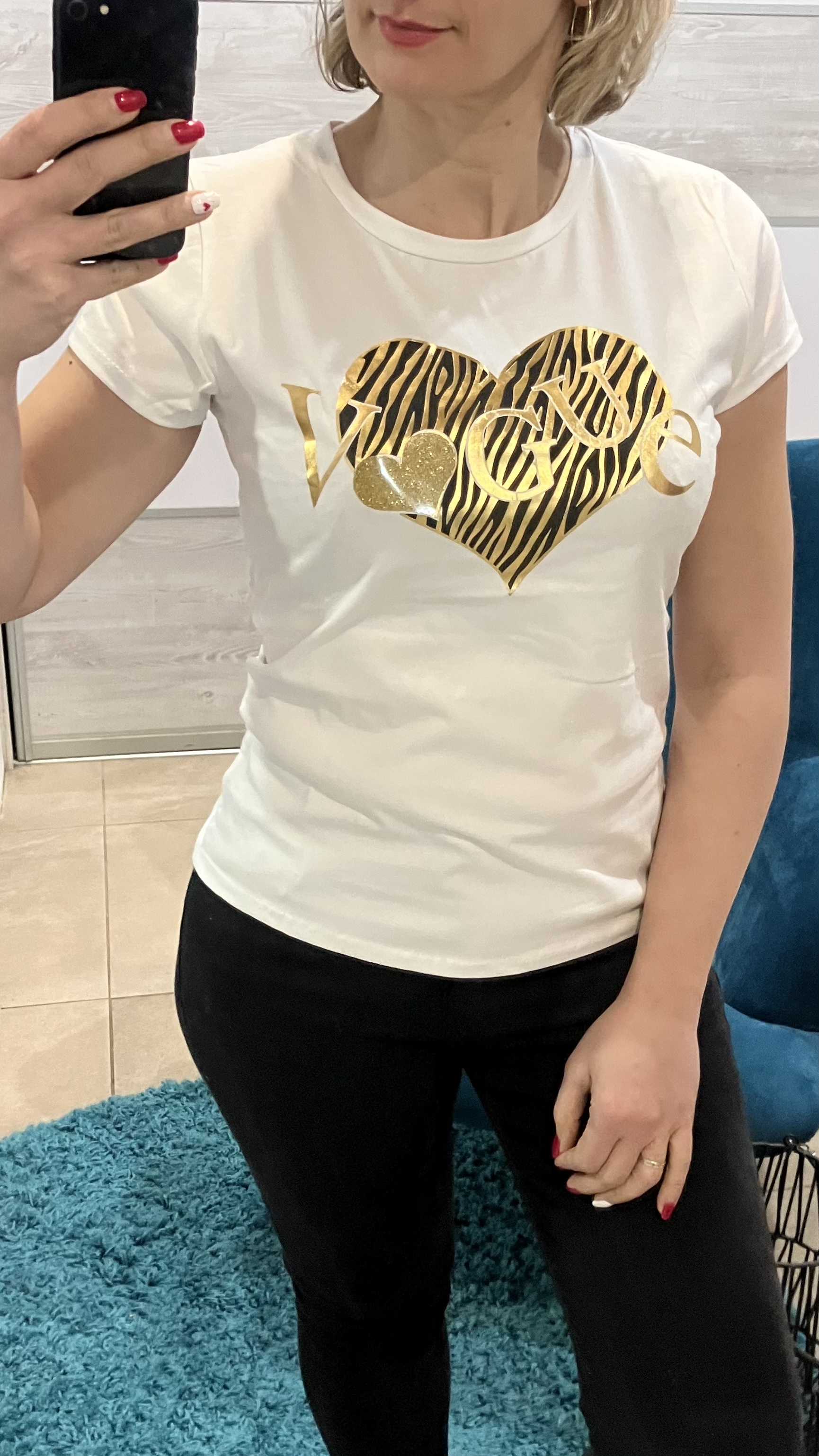 Dámske tričko s potlačou srdca a nápisom Vogue
