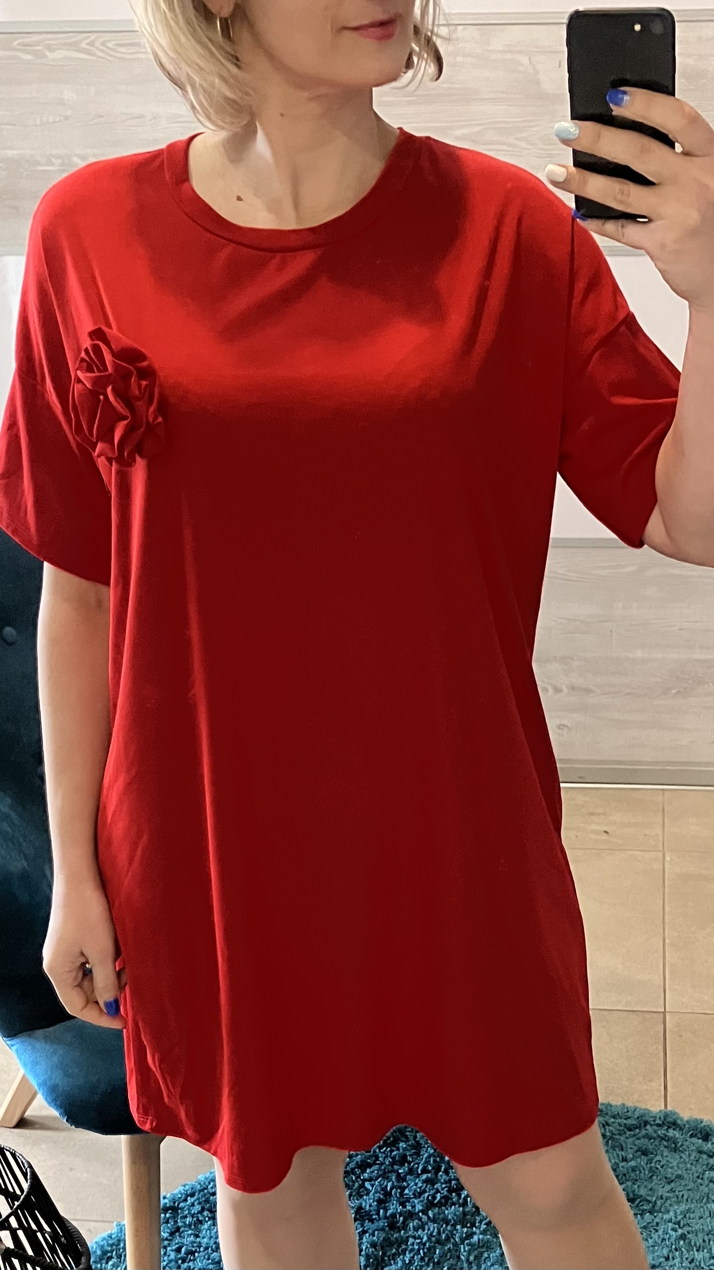 Šaty s brošňou červené