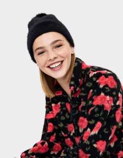 Čierna chlpatá čiapka Bershka