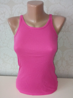 Ružové rebrované tričko na široké ramienka (146)